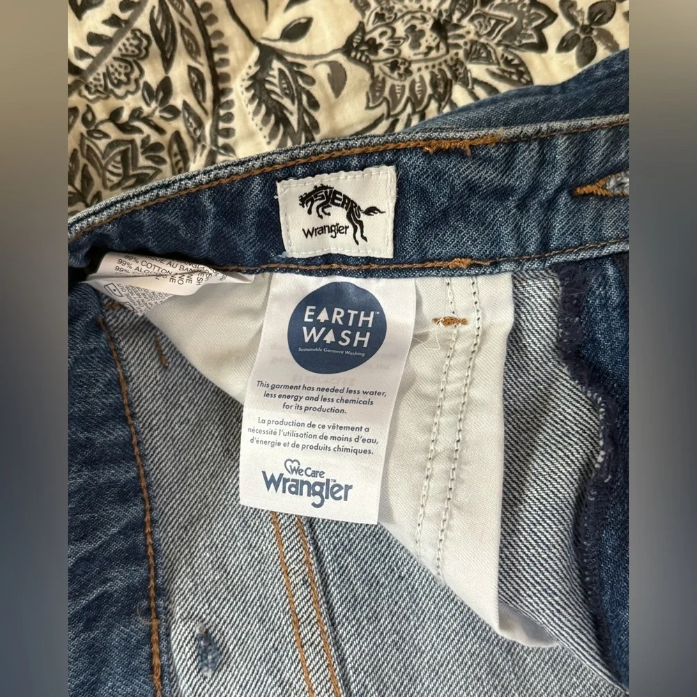NWOT ✨ WOMEN'S HIGH RISE MID-LENGTH COWBOY SHORT - Picture 6 of 9